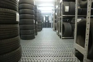 What Are the Tire Requirements for Commercial Trucks?