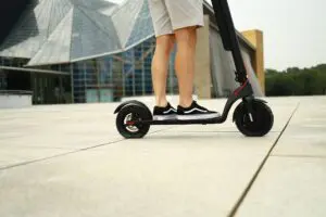 electric scooter on a city street; free consultations available with electric scooter accident lawyers at Munley Law